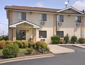 Super 8 By Wyndham Farmville Exterior photo